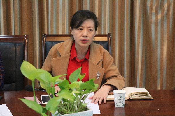 全科医学院党总支委员,副院长王敏娟进行自我剖析全科医学院教工党